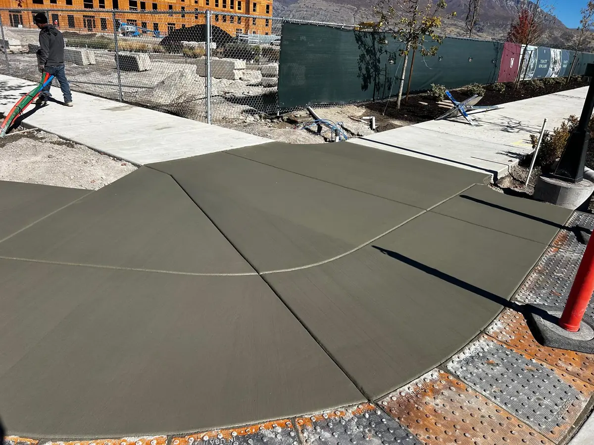 Concrete sidewalk intersection with a curved joint layout