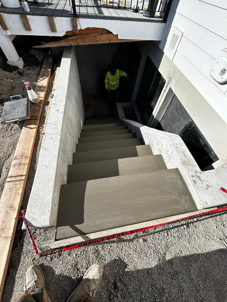 Concrete stairwell with a straight wall and finished steps
